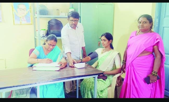 ಪ್ರಾಥಮಿಕ ಆರೋಗ್ಯ ಕೇಂದ್ರಕ್ಕೆ ಭೇಟಿ ನೀಡಿ, ಆರೋಗ್ಯ ಪರೀಕ್ಷಿಸಿಕೊಂಡ ಅಧ್ಯಕ್ಷೆ