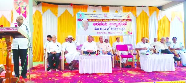 ತಂದೆ-ತಾಯಿಗಳನ್ನು ಗೌರವಿಸಬೇಕೆಂದು ವಿದ್ಯಾರ್ಥಿಗಳಿಗೆ ಕರೆ: ಎ.ಬಿ