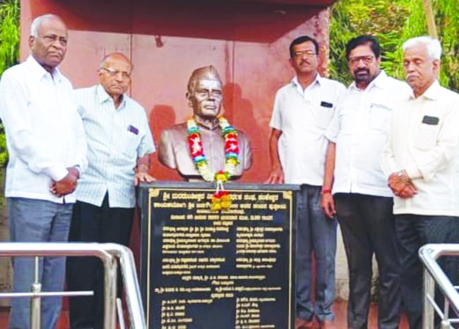 ಸಕ್ಕರೆ ಕಾರ್ಖಾನೆಯ ಅಧ್ಯಕ್ಷ ಉಪಾಧ್ಯಕ್ಷರಿಗೆ ಸತ್ಕಾರ 