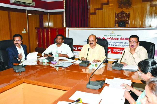 ದಿಶಾ ಸಮಿತಿ ಸಭೆಯಲ್ಲಿ ಸಂಸದ ಬಸವರಾಜ ಬೊಮ್ಮಾಯಿ ಸೂಚನೆ ನಿಗದಿತ ಆರ್ಥಿಕ ಭೌತಿಕ ಗುರಿ ಸಾಧಿಸಿ