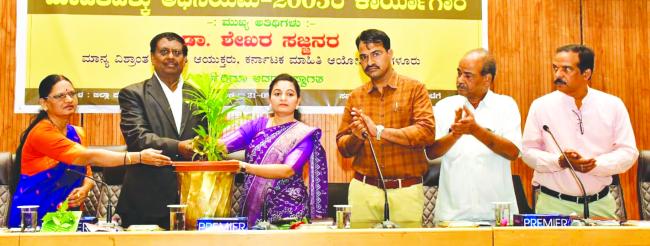 ಸಾರ್ವಜನಿಕ ಕೆಲಸದಲ್ಲಿ ಪಾರದರ್ಶಕತೆ ಇರಲಿ: ದಿವ್ಯ ಪ್ರಭು 