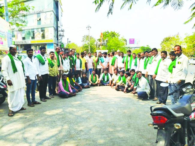 ಗುಣಮಟ್ಟದ ವಿದ್ಯುತ್ ವಿತರಣೆಗಾಗಿ ರೈತರಿಂದ ಬೃಹತ್ ಹೋರಾಟ 