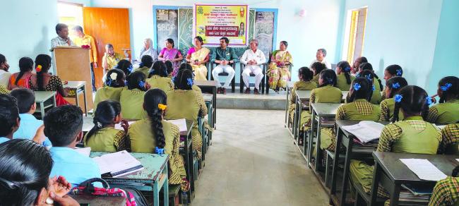 ಹೊಳೆ ಮಣ್ಣೂರ ಸ್ಕೂಲ್ ನಲ್ಲಿ ಖಃಉಕ ಬ್ಯಾಂಕ್ ಸ್ಥಾಪನೆ: ಮಕ್ಕಳೆ ನಿರ್ವಹಿಸುವ ಸ್ಕೂಲ್ ಬ್ಯಾಂಕ್ ಆಫ್ ಗ್ರಾಮ ಪಂಚಾಯತ