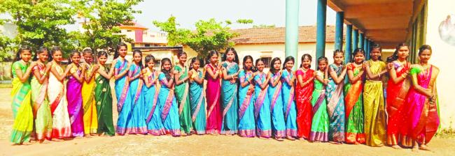 ವಿದ್ಯಾರ್ಥಿನಿಯರಿಂದ ಸೀರೆ ದಿನ (ಸ್ಯಾರಿ ಡೇ)  