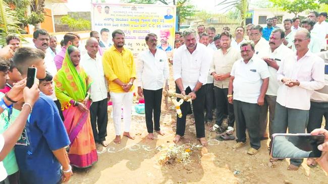 ಸಿ ಸಿ ರಸ್ತೆ ಅಭಿವೃದ್ಧಿ ಕಾಮಗಾರಿಗೆ ಶಾಸಕ ವಿಶ್ವಾಸ ವೈದ್ಯ ಭೂಮಿ ಪೂಜೆ