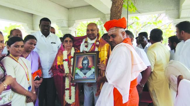  ಗವಿಮಠಕ್ಕೆ ಮೇಘಾಲಯದ ಗೌರವಾನ್ವಿತ ರಾಜ್ಯಪಾಲರು ಭೇಟಿ