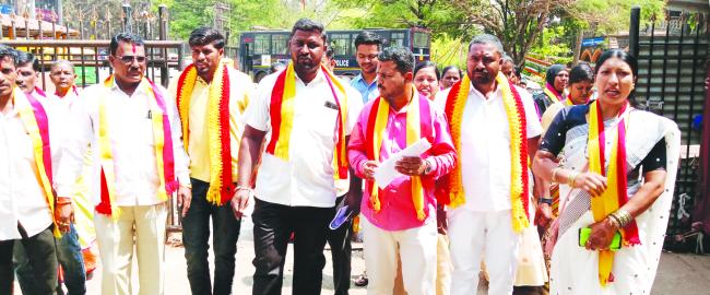 ಕಂಡಕ್ಟರ್ ಮೇಲೆ ಹಲ್ಲೆ ಮಾಡಿದ ಮರಾಠಿ ಪುಂಡರ ಮೇಲೆ ಕ್ರಮಕ್ಕೆ ಮನವಿ 