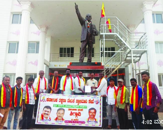  ಬೆಳಗಾವಿಯಲ್ಲಿ ಕೆ.ಎಸ್‌.ಆರ್‌.ಟಿ.ಸಿ ಬಸ್ಸಿನಲ್ಲಿ ಪ್ರಯಾಣಿಸುತ್ತಿದ್ದ ವೇಳೆಯಲ್ಲಿ ಕನ್ನಡದಲ್ಲಿ ಮಾತನಾಡಿ ಎಂದು ಹೇಳಿ ನಿರ್ವಾಹಕರ ಮೇಲೆ ಹಲ್ಲೆ ಮಾಡಿದ ಘಟನೆ 