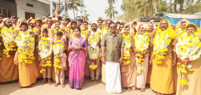 ಇರುಮುಡಿ ಒತ್ತ ಶಿವನ ಮಾಲಾಧಾರಿಗಳು ಶ್ರೀಶೈಲಕ್ಕೆ ಪಾದಯಾತ್ರೆ