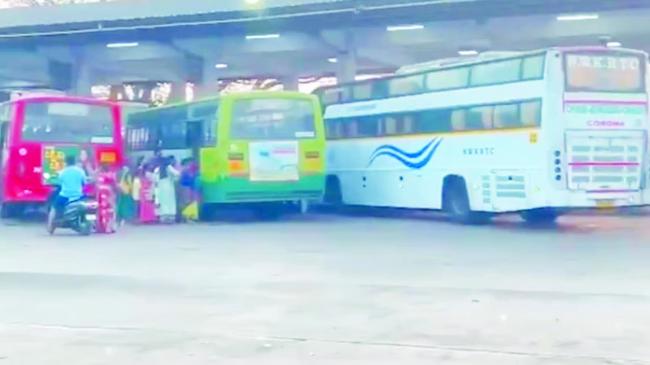 ಕರ್ನಾಟಕ ಮತ್ತು ಮಹಾರಾಷ್ಟ್ರ ಉಭಯ ರಾಜ್ಯಗಳ ನಡುವೆ ಬಸ್ ಸಂಚಾರ ಸ್ಥಗಿತ