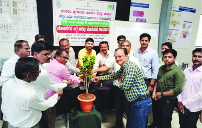 ಶಿಶಿಕ್ಷು ತರಬೇತಿ ಮತ್ತು ಪಿ.ಎಮ್‌. ಇಂಟರ್ನ್‌-ಶಿಪ್ ಯೋಜನೆಗಳ ಅರಿವು ಕಾರ್ಯಗಾರ ಯಶಸ್ವಿ 