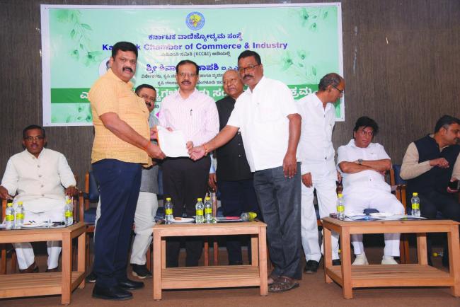 ಎಪಿಎಂಸಿ ಕಾರ್ಯದರ್ಶಿಗಳನ್ನು ಭೇಟಿ ಮಾಡಿದ ಬಿಡಿಸಿಸಿಐ ಅಧ್ಯಕ್ಷರಾದ ಯಶವಂತರಾಜ್ ನಾಗಿರೆಡ್ಡಿ 