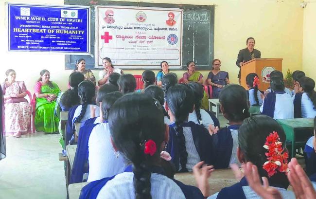 ಕೌಟುಂಬಿಕ ದೌರ್ಜನ್ಯ ಅರಿವು ಕಾಯ್ದೆ ವಿದ್ಯಾರ್ಥಿನಿಯರಲ್ಲಿ ಜಾಗೃತಿ ಮೂಡಿಸುವ ಕಾರ್ಯಕ್ರಮ  