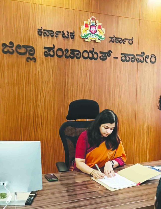 ಐ.ಎ.ಎಸ್‌. ಬ್ಯಾಚ್ ನ  ರುಚಿ ಬಿಂದಲ್  ಅಧಿಕಾರ ಸ್ವೀಕಾರ