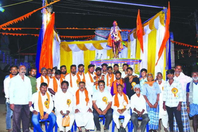 ಅಕ್ಕೂರ ಗ್ರಾಮದಲ್ಲಿ   ಛತ್ರಪತಿ ಶಿವಾಜಿ ಮಹಾರಾಜರ ಪುತ್ಥಳಿಯನ್ನು ಅನಾವರಣ-ಲಮಾಣಿ 