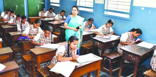 ಎಸ್‌.ಎಸ್‌ಎಲ್‌.ಸಿ ಪೂರ್ವಸಿದ್ದತಾ ಪರೀಕ್ಷಾ ಕೇಂದ್ರಗಳಿಗೆ ಜಿಲ್ಲಾಧಿಕಾರಿ ದಿವ್ಯ ಪ್ರಭು ದಿಢೀರ್ ಭೇಟಿ ಪರೀಶೀಲನೆ