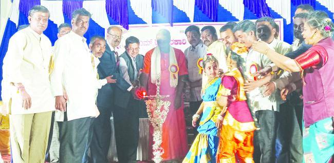 ಉನ್ನತ ವ್ಯಕ್ತಿಗಳ ಮಾದರಿ ಗುಣಗಳನ್ನು ಅಳವಡಿಸಿಕೊಂಡಾಗ ಮಾತ್ರಯಶಸ್ಸು ಸಾಧ್ಯ : ಮಲ್ಲಿಕಾರ್ಜುನ ಸಂಶಿ 