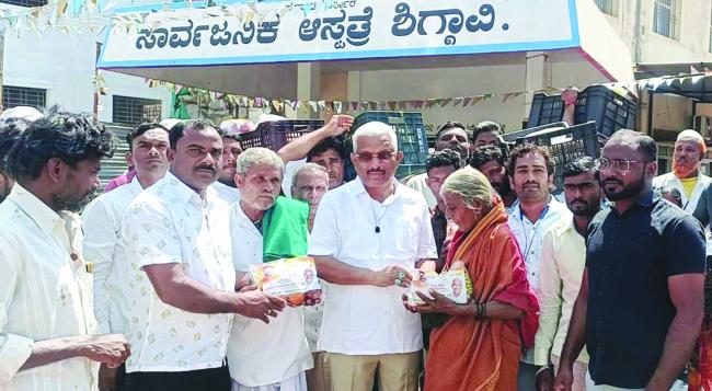 ಸಚಿವ ಸಂತೋಷ ಲಾಡ್ ಹುಟ್ಟುಹಬ್ಬ ನಿಮಿತ್ಯ ಹಣ್ಣು ಹಂಪಲು ವಿತರಣೆ