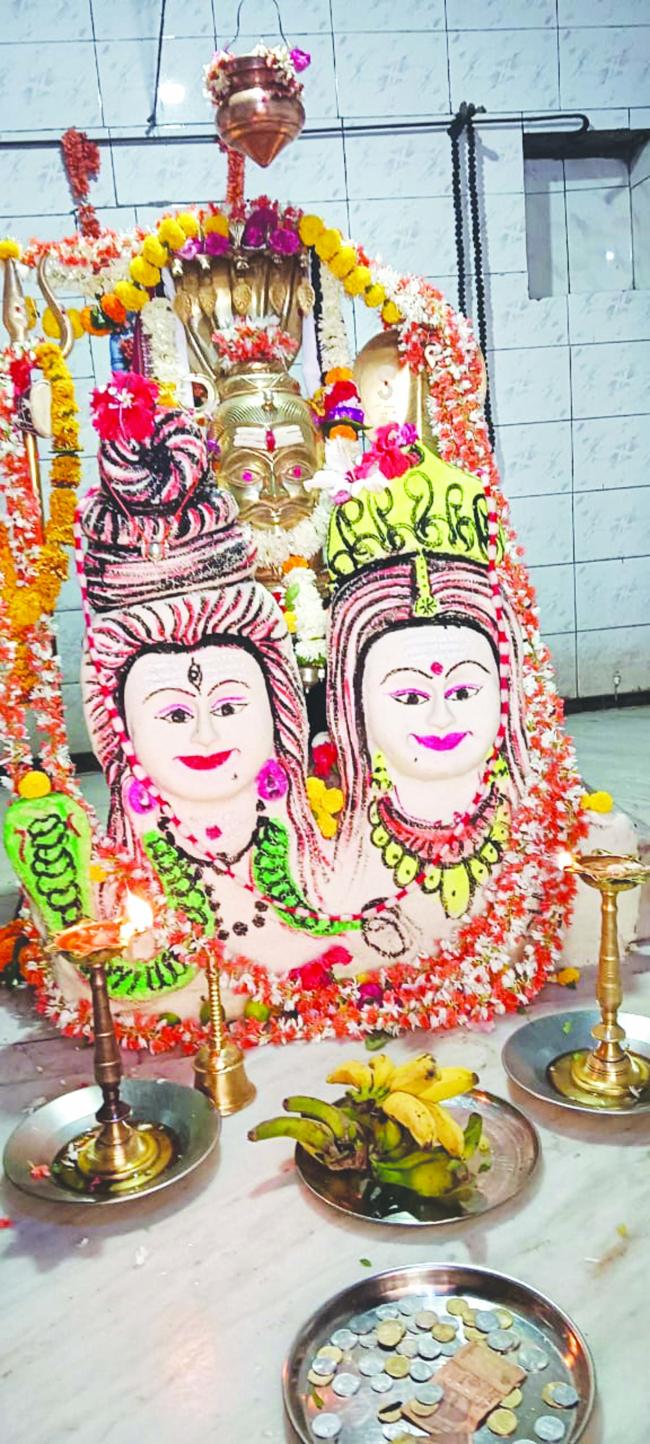 ಮಲ್ಲಿಕಾರ್ಜುನ ದೇವಸ್ಥಾನದಲ್ಲಿ ಮಹಾಶಿವರಾತ್ರಿ ನಿಮಿತ್ಯ ಶಿವಾ ಪಾರ್ವತಿ ದೇವರಿಗೆ ವಿಶೇಷ ಗುತ್ತಿ ಪೂಜೆ  