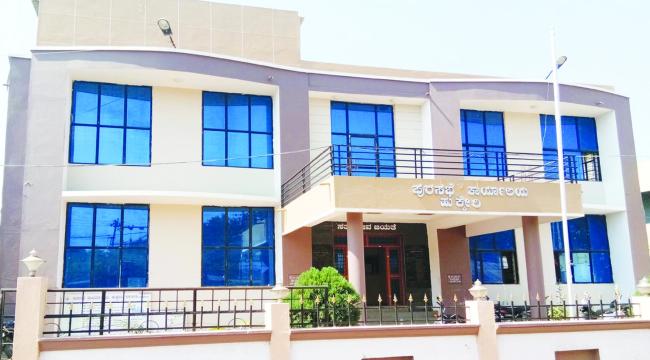 ಅಧಿಕಾರಿಗಳು, ಜನಪ್ರತಿನಿಧಿಗಳಿಗೆ ಮುಜುಗರ ತರಿಸಿದ ಪುರಸಭೆ ಅನಧಿಕೃತ ಕಟ್ಟಡ 