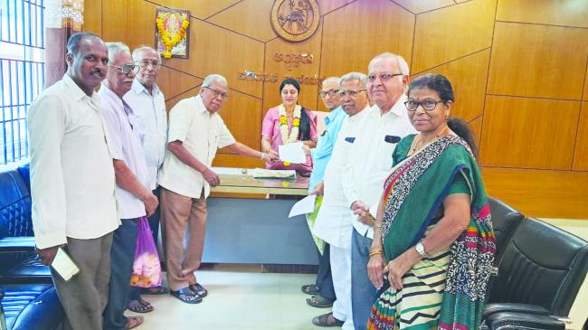 ಇತಿಹಾಸದ ನಗರಸಭಾ ಪ್ರೌಢಶಾಲೆಗೆ ಗೌರವ ಶಿಕ್ಷಕರನ್ನು ನೇಮಿಸಲು  ಒತ್ತಾಯ, ಮನವಿ ಸಲ್ಲಿಕೆ  