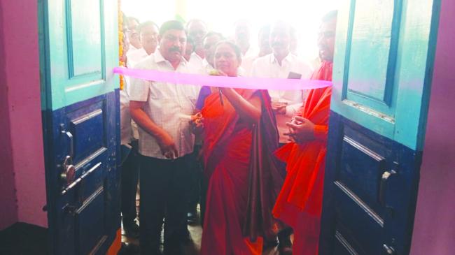 ಡಿಜಿಟಲ್ ಸ್ಮಾರ್ಟ್‌ ಕ್ಲಾಸ್ ಉದ್ಘಾಟಿಸಿದ ಸುನಂದಾ ವಾಲಿಕಾರ 