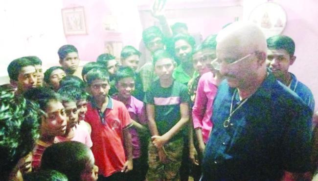 ಖಾದ್ರಿಯಿಂದ ಪಾಲನಾ ಕೇಂದ್ರ ಮಕ್ಕಳ ಯೋಗಕ್ಷೇಮ ವಿಚಾರಣೆ