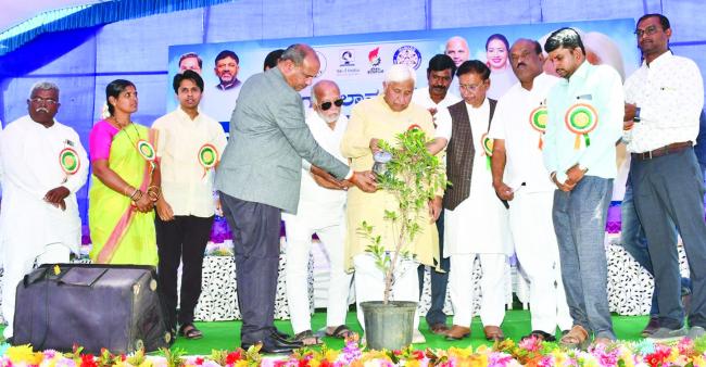 ಜಿಲ್ಲಾ ಮಟ್ಟದ ಬೃಹತ್ ಉದ್ಯೋಗ ಮೇಳಕ್ಕೆ ಸಚಿವ ಎಚ್‌. ಕೆ. ಪಾಟೀಲ ಚಾಲನೆ ಅಭ್ಯರ್ಥಿಗಳ ಆಸಕ್ತಿ, ಶಿಕ್ಷಣಕ್ಕನುಗುಣವಾಗಿ ಉದ್ಯೋಗ ಆರಿಸಿಕೊಳ್ಳಲು ಅವಕಾಶ