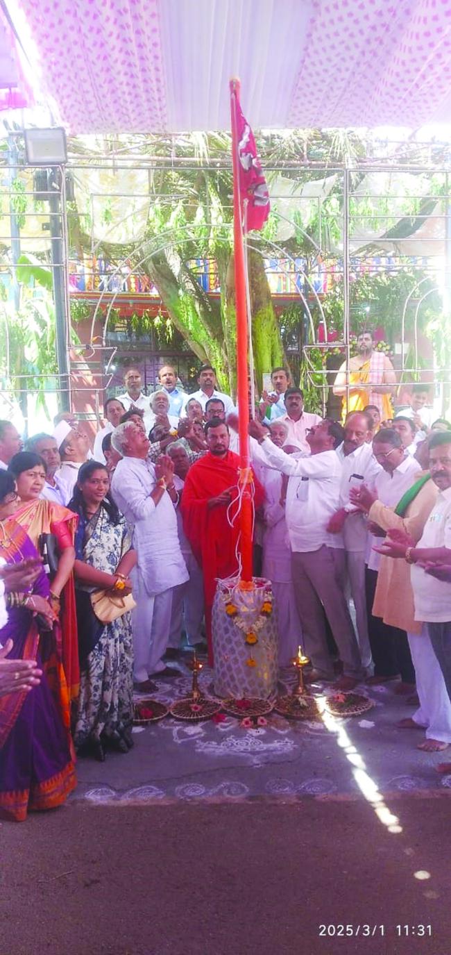 ಗ್ರಾಮದೇವತೆ ಜಾತ್ರೆಗೆ ಚಾಲನೆ ನೀಡಿದ ಶಾಸಕ ಬಸವರಾಜ ಶಿವಣ್ಣನವರ.ಗ್ರಾಮದೇವತೆ ಜಾತ್ರೆಗೆ ಧ್ವಜಾರೋಹಣ ಕಾರ್ಯಕ್ರಮ