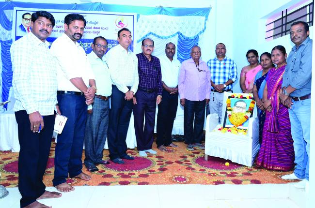ವಿದ್ಯಾರ್ಥಿಗಳು ಅಂಬೇಡ್ಕರ್ ಅವರ ಪಥದಲ್ಲಿ ಸಾಗಬೇಕು : ಬಿ ಇ ಓ ಶಂಕರಯ್ಯ