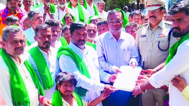 ಕೃಷಿ ಭೂಮಿಗೆ ಕೈ ಹಾಕಿದರೆ ಉಗ್ರ ಹೋರಾಟ - ಸಂಗಮೇಶ ಸಗರ ಆಗ್ರಹ