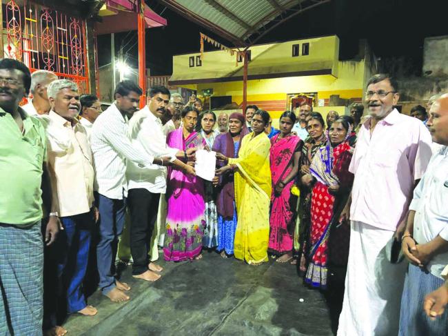 ಗ್ರಾಮೀಣ ಭಾಗದ ಅಕ್ರಮ ಸಾರಾಯಿ ಮಾರಾಟ ನಿಷೇಧಿಸಬೇಕು - ಶ್ರೀಕಾಂತ ದುಂಡಿಗೌಡ್ರ