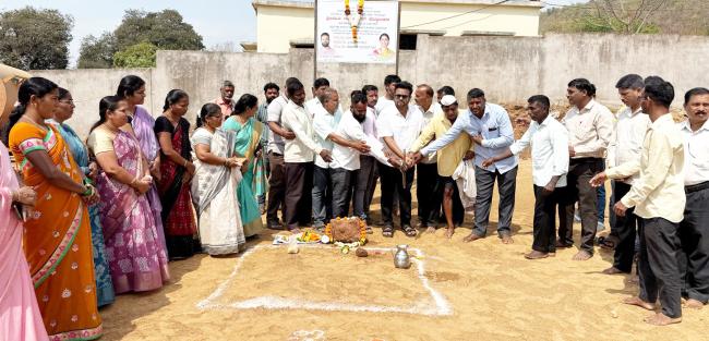ಖನಗಾಂವ್‌: ಪ್ರೌಢ ಶಾಲೆಯ 10 ಕೊಠಡಿ ನಿರ್ಮಾಣಕ್ಕೆ ಭೂಮಿ ಪೂಜೆ