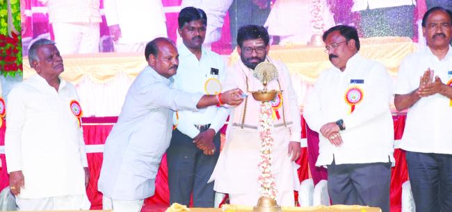 ವಿದ್ಯಾರ್ಥಿಗಳು ಸಂಸ್ಕಾರ ಬೆಳೆಸಿಕೊಂಡು ಉತ್ತಮ ಪ್ರಜೆಗಳಾಗಲಿ: ಹಿರೇಮಠ