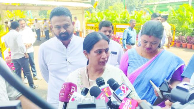 ಗ್ಯಾರಂಟಿ ಯೋಜನೆಗಳು ಇರುವುದೇ ಬಡವರಿಗಾಗಿ: ಸಚಿವೆ ಲಕ್ಷ್ಮೀ ಹೆಬ್ಬಾಳಕರ್  