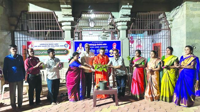 ಶರಣ ಸಂಗಮ ಹಾಗೂ ಮಠದಂಗಳದಲ್ಲಿ ಮಹಾಮನೆ ೆ ಕಾರ್ಯಕ್ರಮ