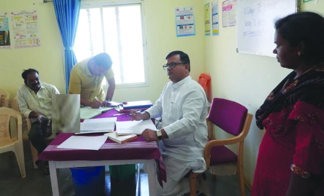 ಚಿಕ್ಕಾಂಶಿ ಹೊಸೂರು ಗ್ರಾಮದ ಪ್ರಾಥಮಿಕ ಆರೋಗ್ಯ ಕೇಂದ್ರಕ್ಕೆ ಶಾಸಕ ಶ್ರೀನಿವಾಸ ಮಾನೆ ದಿಢೀರ್ ಭೇಟಿ