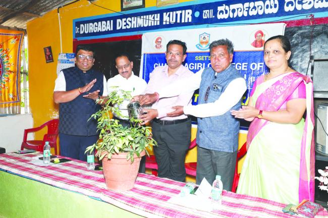 ಶಿಕ್ಷಣದ ಪ್ರಾಮುಖ್ಯತೆಯು ಅದರ ನಿರಂತರತೆಯಲ್ಲಿದೆ: ಹೊಳೆಪ್ಪ 