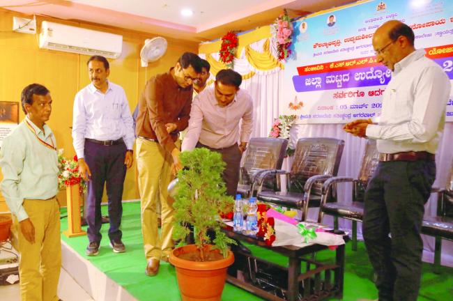 ಜಿಲ್ಲಾಧಿಕಾರಿ ಪ್ರಶಾಂತ್ ಕುಮಾರ್ ಮಿಶ್ರಾ ಕಿವಿಮಾತು ಉದ್ಯೋಗಾಕಾಂಕ್ಷಿಗಳಲ್ಲಿ ನಿರಂತರ ಪ್ರಯತ್ನ ಇರಲಿ