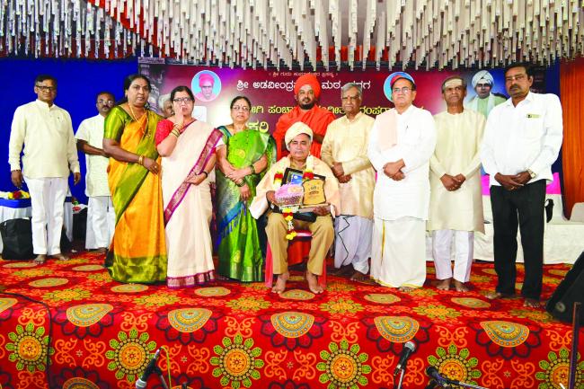  ಸಾಧಕರಾದ ವಿ.ಎಂ. ಗುರುಮಠ ಅವರಿಗೆ ಸನ್ಮಾನ