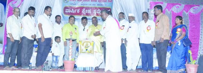 ಮಕ್ಕಳು ಮೊಬೈಲ್ ದಾಸರಾಗದಂತೆ ನೋಡಿಕೊಳ್ಳಿ: ಸಿಆರಿ​‍್ಪ ವಿಜಾಪುರ ಸಲಹೆ