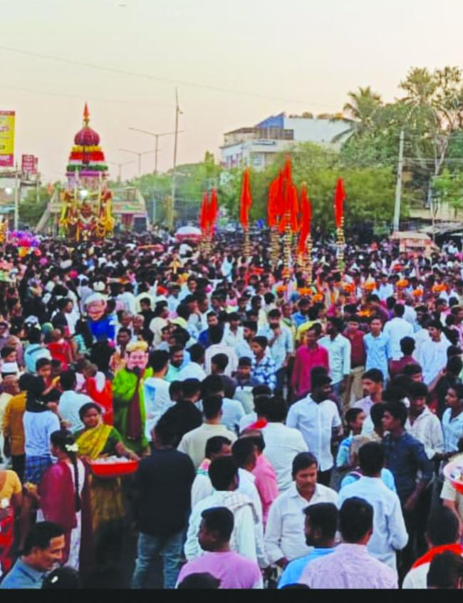 ವಿಜೃಂಭಣೆಯಿಂದ ಜರುಗಿದ ತೇರು ಹನುಮಪ್ಪನ ರಥೋತ್ಸವ