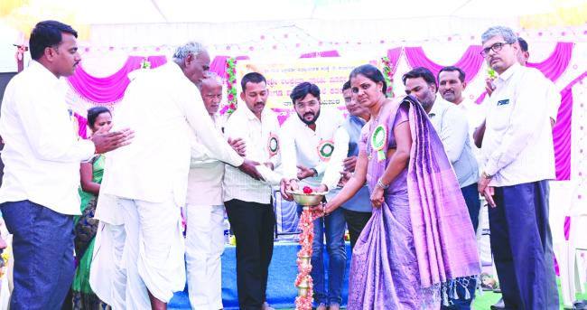 ಗ್ರಾಮೀಣ ವಿದ್ಯಾರ್ಥಿಗಳ ಸಾಧನೆ ಅದ್ಭುತವಾಗಿರಲಿ: ಜುನಗೊಂಡ