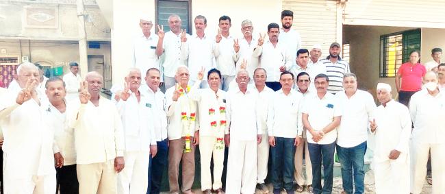 ಜುಗೂಳ ಮಲ್ಲಿಕಾರ್ಜುನ ಸೊಸೈಟಿಗೆ ಅಧ್ಯಕ್ಷರಾಗಿ ತಾತ್ಯಾಸಾಬ ಉಪಾಧ್ಯಕ್ಷರಾಗಿ ರಾಜೇಂದ್ರ ಆಯ್ಕೆ