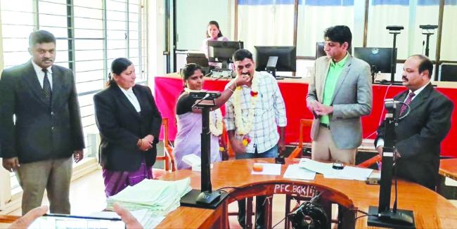 ವೈಮನಸ್ಸು ತೊರೆದು ಪುನಃ ಒಂದಾದ 4 ಜೋಡಿಗಳು 