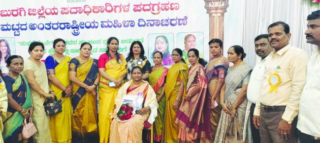 ಅನಸೂಯಾ ಶಂಕರ​ಪ್ಪ ಮದನಬಾವಿಗೆ ರಾಣಿ ಅಬ್ಬಕ್ಕ ದೇವಿ ರಾಜ್ಯ ಪ್ರಶಸ್ತಿ ಪ್ರಧಾನ 