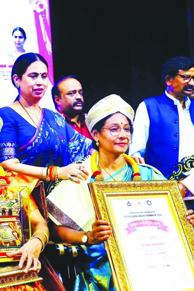 'ಕಿತ್ತೂರು ರಾಣಿ ಚೆನ್ನಮ್ಮ' ರಾಜ್ಯ ಪ್ರಶಸ್ತಿಗೆ ವೇದಾರಾಣಿ ಭಾಜನ 
