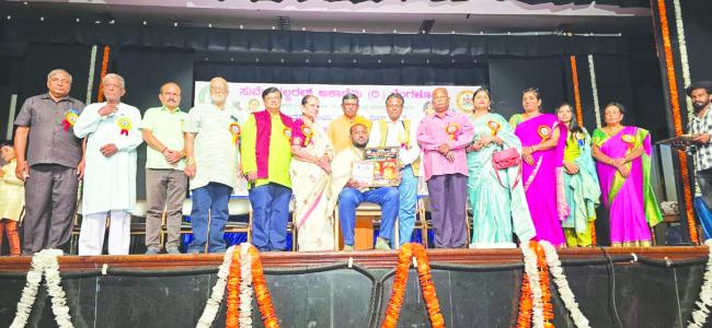 ಶಾಂತಕುಮಾರ್ ದೊಡ್ಡಮನಿಗೆ ಕರ್ನಾಟಕ ವಿಕಾಸ ರತ್ನ ರಾಜ್ಯ ಪ್ರಶಸ್ತಿ ಪ್ರಧಾನ 