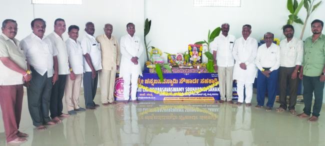 ಗ್ರಾಹಕರು ಆರ್ಥಿಕವಾಗಿ ಸಬಲರಾಗುವ ಜೊತೆಗೆ ಬ್ಯಾಂಕ್ ಅಭಿವೃದ್ಧಿಗೆ ಸಹಕರಿಸಿ