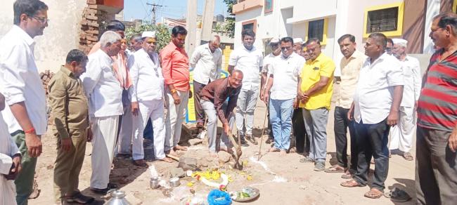 ವಿರುಪಾಕ್ಷ ಮತದಾರ ಅವರಿಂದ ಗ್ರಾಮ ಪಂಚಾಯತ್ ಕಟ್ಟಡ ಕಾಮಗಾರಿಗೆ ಚಾಲನೆ